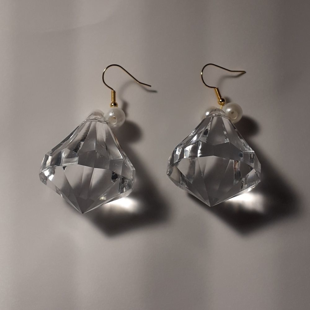 Diamond Bella Handcrafted Fashion earrings.